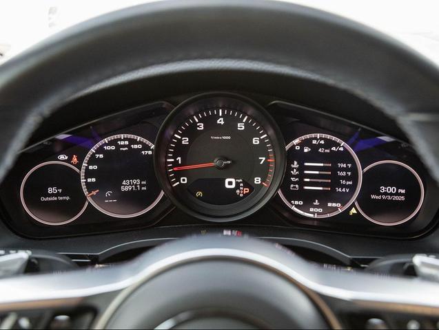 Photo of 2022 Jet Black Metallic Porsche Cayenne