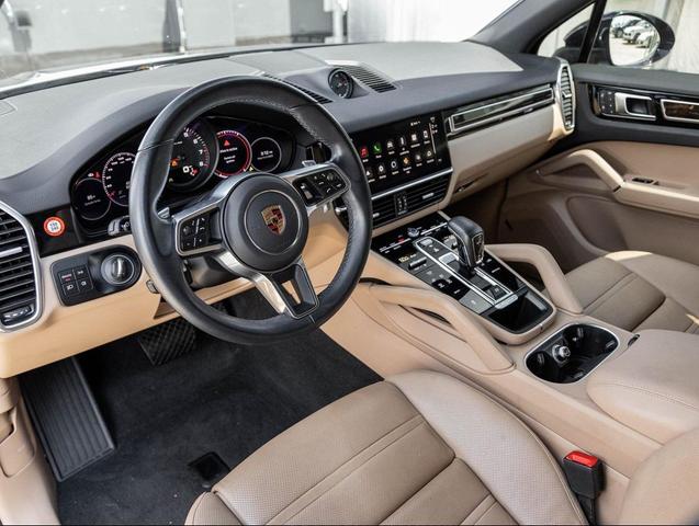 Photo of 2022 Jet Black Metallic Porsche Cayenne