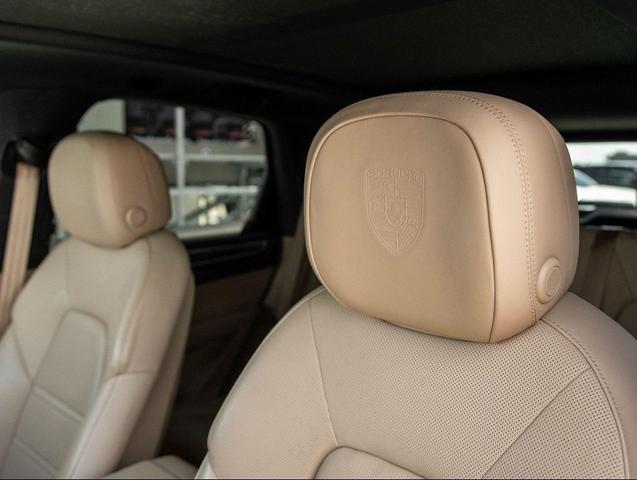 Photo of 2022 Jet Black Metallic Porsche Cayenne