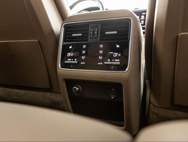 Photo of 2022 Jet Black Metallic Porsche Cayenne