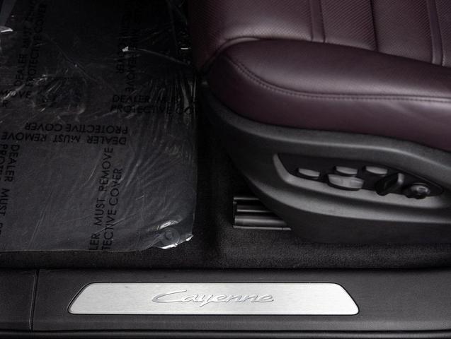 Photo of 2024 Chromite Black Metallic Porsche Cayenne