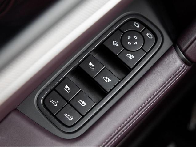 Photo of 2024 Chromite Black Metallic Porsche Cayenne