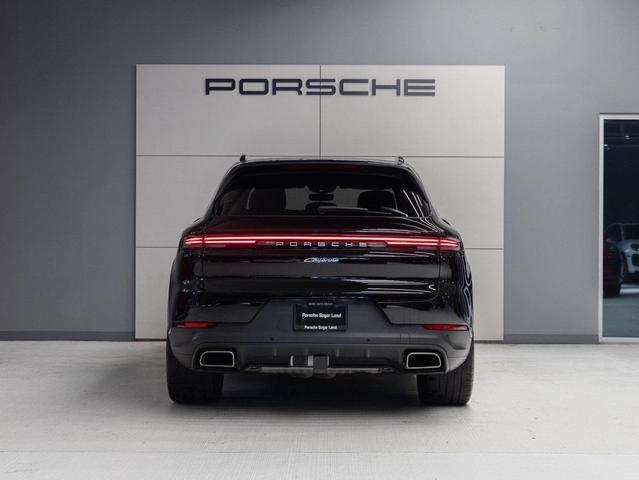 Photo of 2024 Black Porsche Cayenne