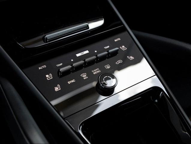 Photo of 2024 Algarve Blue Metallic Porsche Cayenne