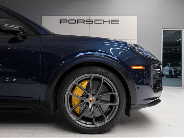 Photo of 2024 Algarve Blue Metallic Porsche Cayenne