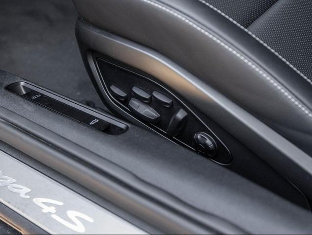 Photo of 2024 Gentian Blue Metallic Porsche 911