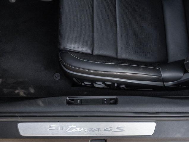 Photo of 2024 Gentian Blue Metallic Porsche 911