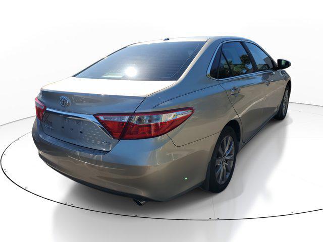 Photo of 2017 White Toyota Camry