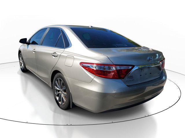 Photo of 2017 White Toyota Camry