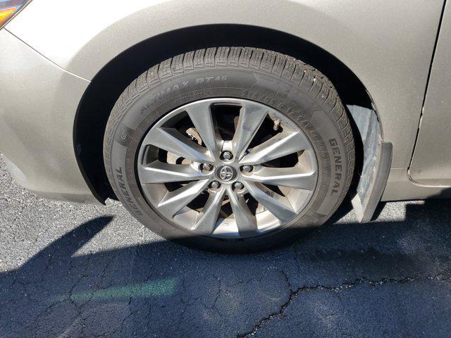 Photo of 2017 White Toyota Camry