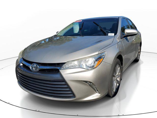 Photo of 2017 White Toyota Camry