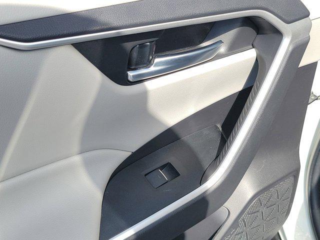 Photo of 2023 Ice Cap Toyota RAV4