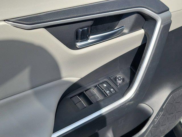 Photo of 2023 Ice Cap Toyota RAV4