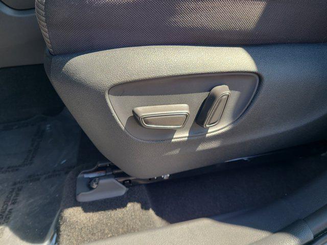 Photo of 2024 Moon Dust Toyota Highlander