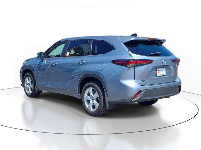 Photo of 2024 Moon Dust Toyota Highlander