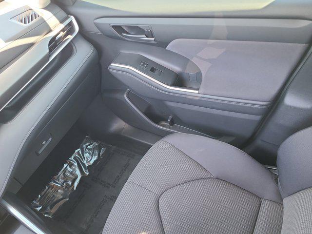 Photo of 2024 Moon Dust Toyota Highlander