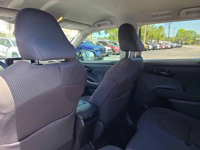 Photo of 2024 Moon Dust Toyota Highlander