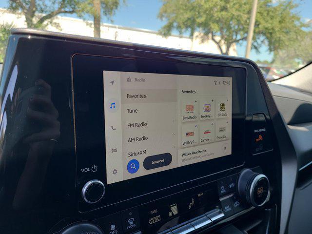 Photo of 2024 Moon Dust Toyota Highlander