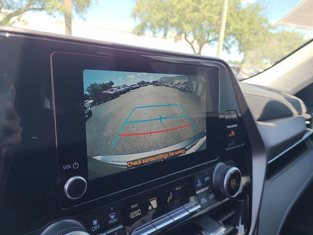 Photo of 2024 Moon Dust Toyota Highlander