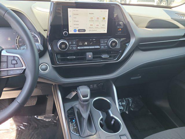 Photo of 2024 Moon Dust Toyota Highlander