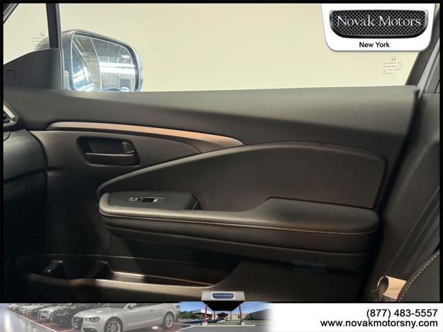 Photo of 2022 Gray Honda Passport