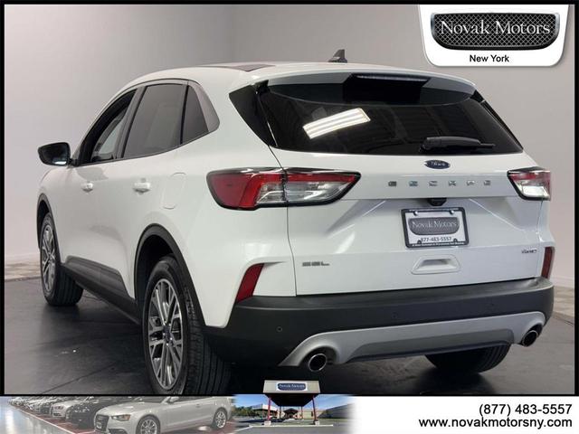 Photo of 2022 Star White Metallic Tri-Coat Ford Escape
