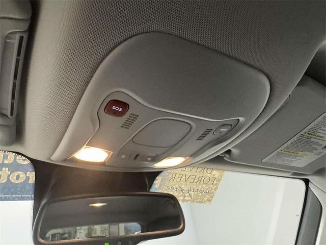 Photo of 2021 Alpine White Clearcoat Jeep Renegade
