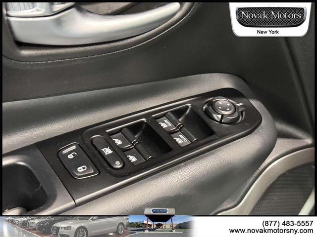 Photo of 2021 Alpine White Clearcoat Jeep Renegade