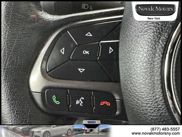 Photo of 2021 Alpine White Clearcoat Jeep Renegade