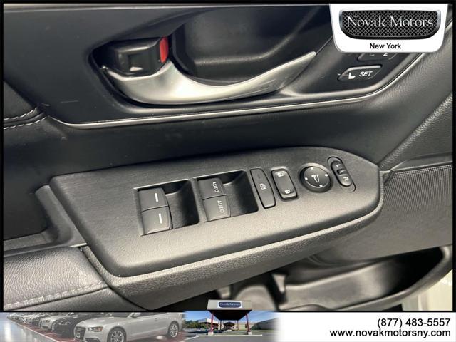 Photo of 2022 White Honda CR-V