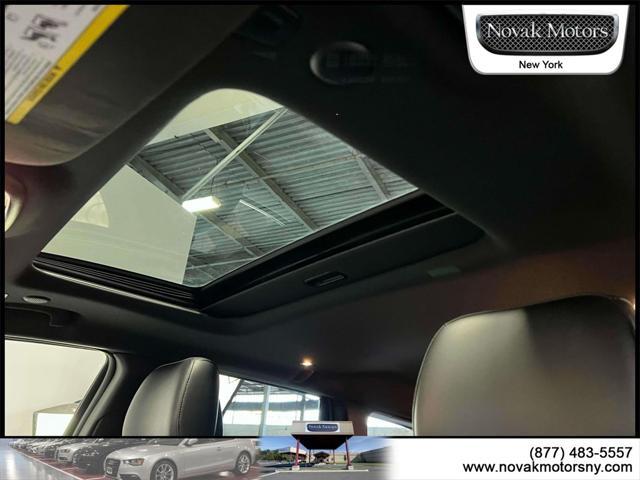 Photo of 2022 Bright White Clearcoat Jeep Grand Cherokee