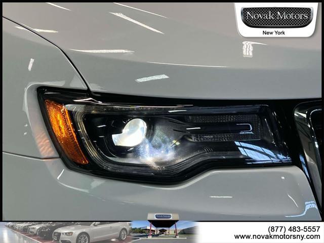 Photo of 2022 Bright White Clearcoat Jeep Grand Cherokee