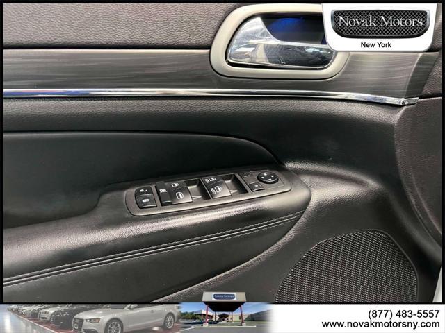 Photo of 2022 Bright White Clearcoat Jeep Grand Cherokee