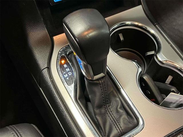 Photo of 2022 Bright White Clearcoat Jeep Grand Cherokee