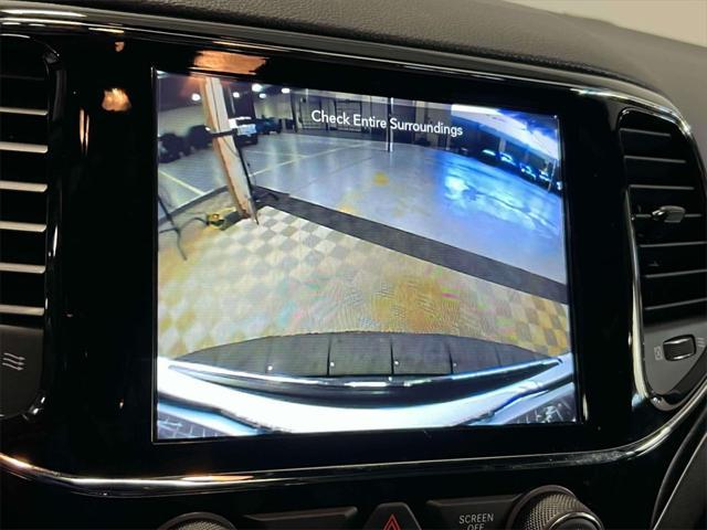 Photo of 2022 Bright White Clearcoat Jeep Grand Cherokee