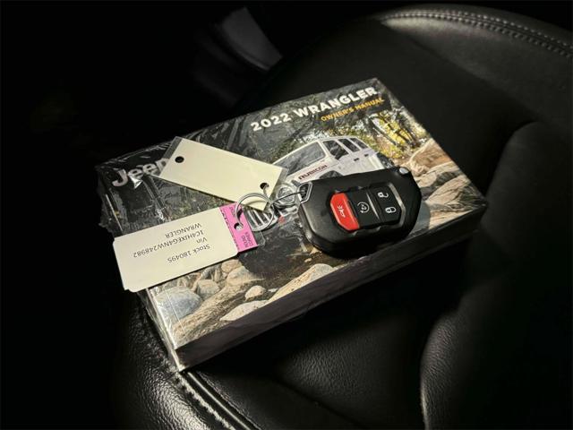 Photo of 2022 Silver Zynith Clearcoat Jeep Wrangler Unlimited