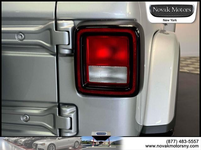 Photo of 2022 Silver Zynith Clearcoat Jeep Wrangler Unlimited