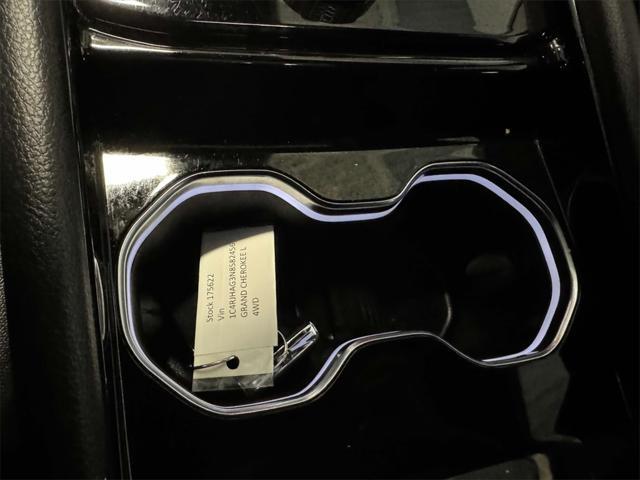 Photo of 2022 Bright White Clearcoat Jeep Grand Cherokee
