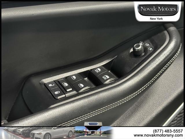 Photo of 2022 Bright White Clearcoat Jeep Grand Cherokee