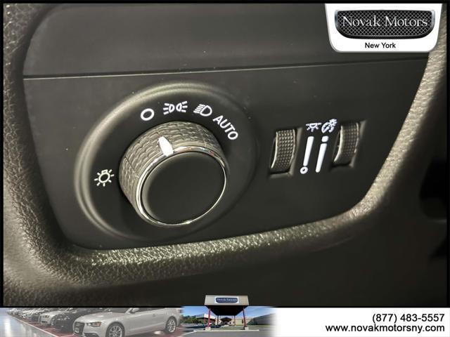 Photo of 2022 Bright White Clearcoat Jeep Grand Cherokee