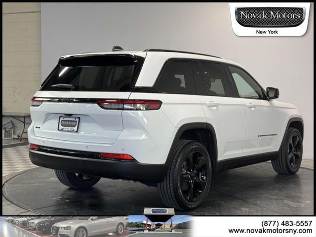 Photo of 2022 Bright White Clearcoat Jeep Grand Cherokee