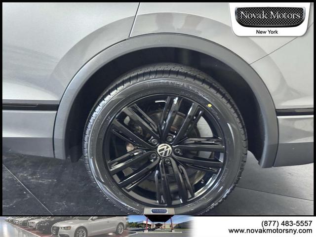 Photo of 2022 Gray Volkswagen Tiguan