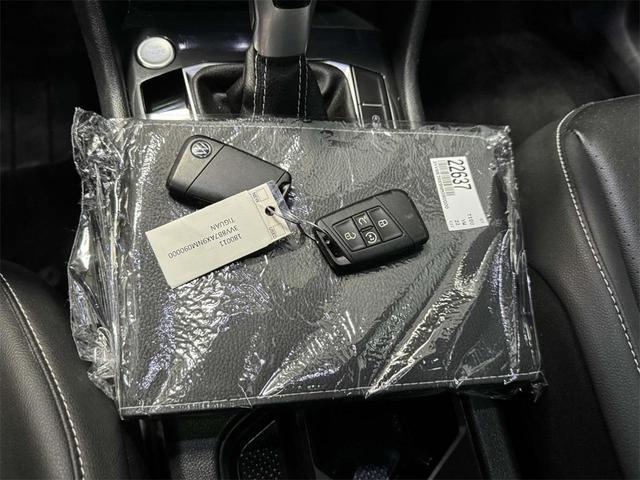 Photo of 2022 Gray Volkswagen Tiguan