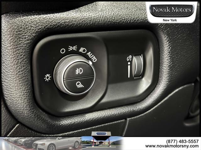 Photo of 2022 Diamond Black Crystal Pearlcoat RAM 1500