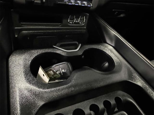 Photo of 2022 Diamond Black Crystal Pearlcoat RAM 1500