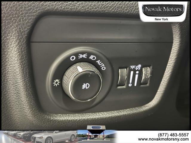 Photo of 2022 Velvet Red Pearlcoat Jeep Grand Cherokee