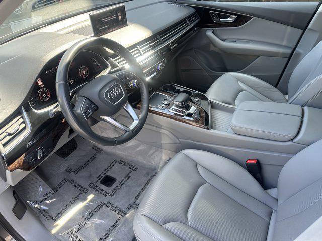 Photo of 2019 Samurai Gray Metallic Audi Q7