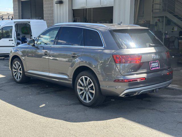 Photo of 2019 Samurai Gray Metallic Audi Q7