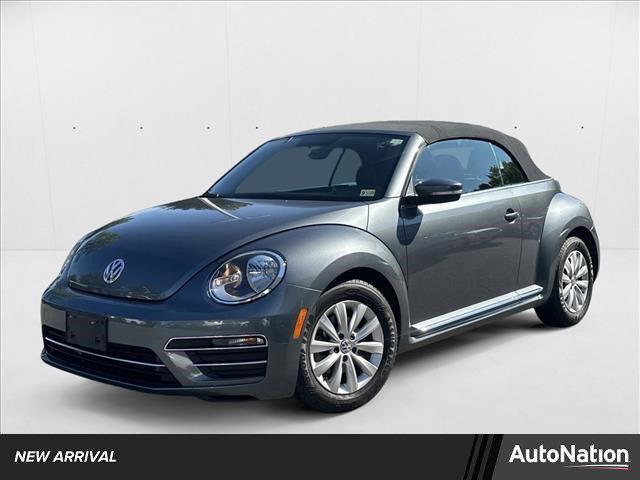 Photo of 2018 Platinum Gray Metallic/Black Roof Volkswagen Beetle