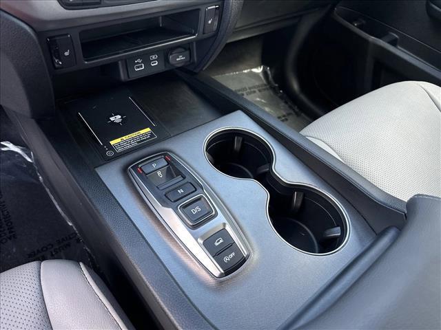 Photo of 2024 Lunar Silver Metallic Honda Passport